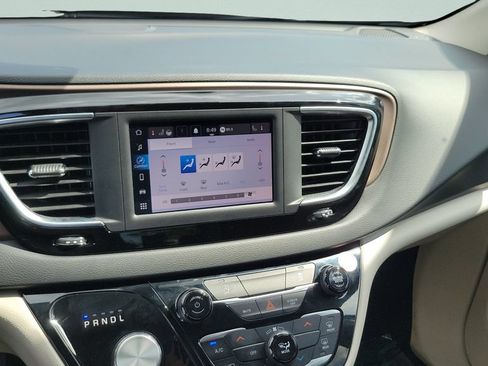 Used 2023 Chrysler Voyager LX FWD image 14