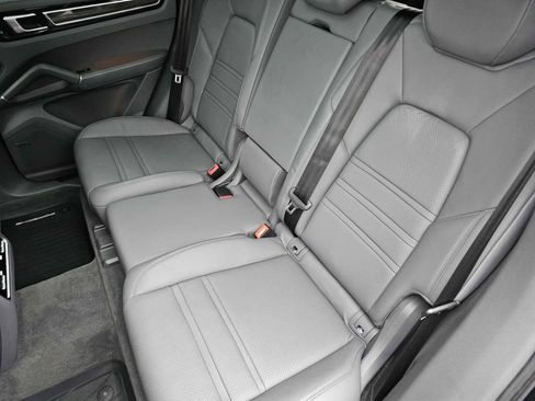 Used 2023 Porsche Cayenne GTS image 17