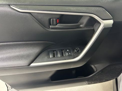 Used 2019 Toyota RAV4 LE w/ All Weather Liner Package AWD/4WD image 17