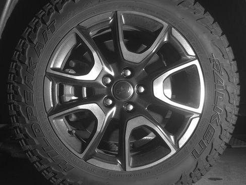 Used 2025 Jeep Compass Trailhawk image 12