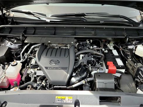 Used 2023 Toyota Highlander Limited image 15