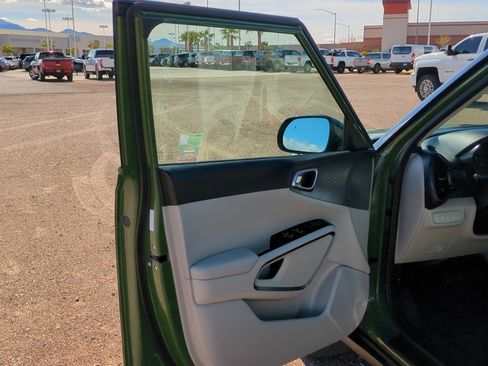 Used 2023 Kia Soul EX image 13
