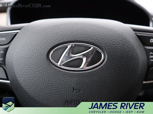 Used 2022 Hyundai Santa Fe SEL FWD image 26