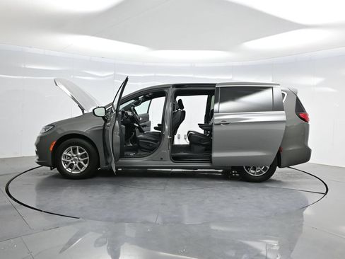 Used 2025 Chrysler Pacifica Select FWD image 55