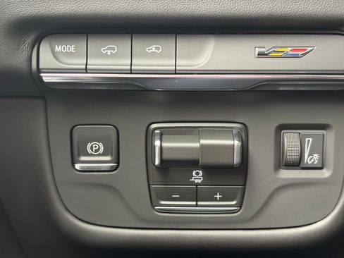 New 2026 Cadillac Escalade ESV V AWD/4WD image 35