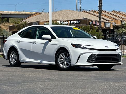 Used 2025 Toyota Camry LE image 8