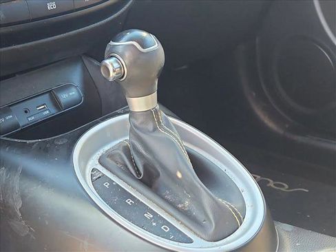 Used 2016 Kia Soul + image 11