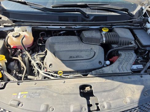 Used 2024 Chrysler Voyager LX FWD image 9