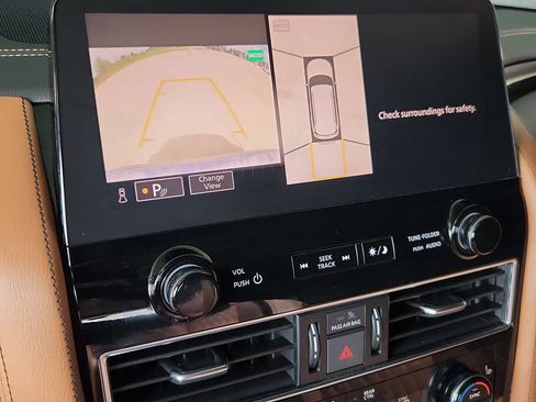 Used 2024 INFINITI QX80 Sensory AWD/4WD image 24