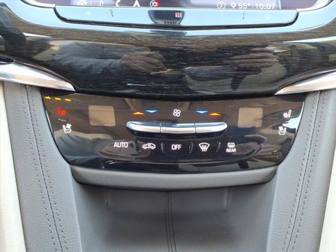 Used 2020 Cadillac XT6 Premium Luxury image 22