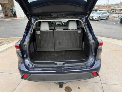 Used 2022 Toyota Highlander XLE image 8