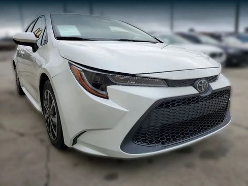 Used 2020 Toyota Corolla LE image 16