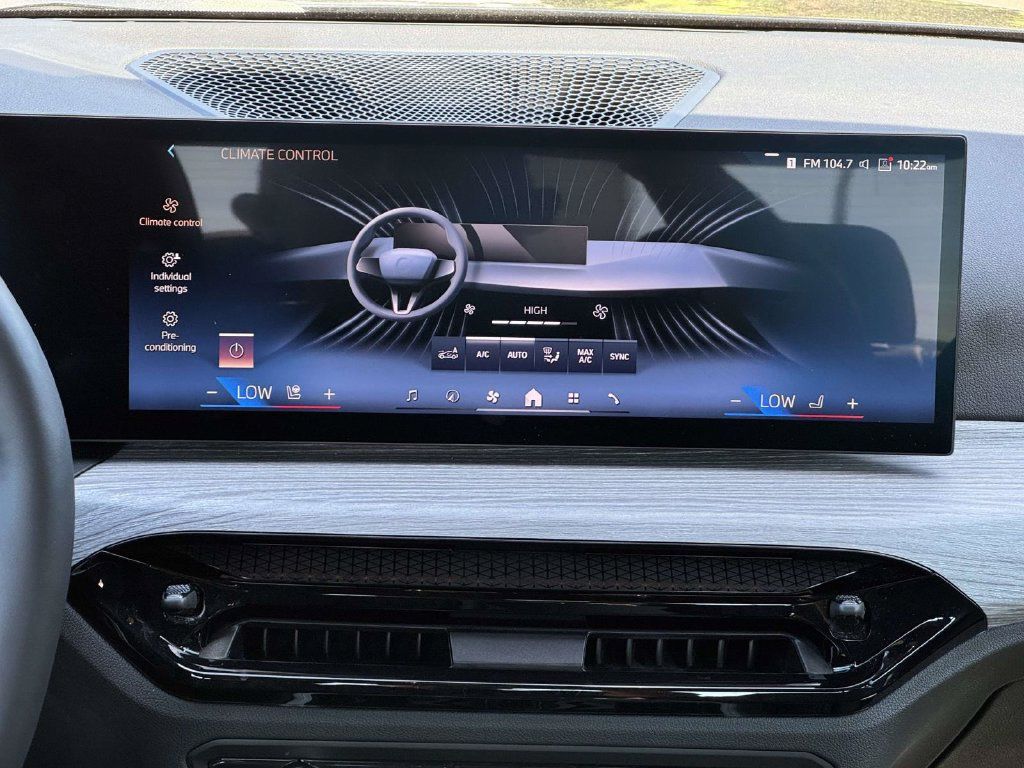 Used 2026 BMW 330i xDrive Sedan AWD/4WD image 5