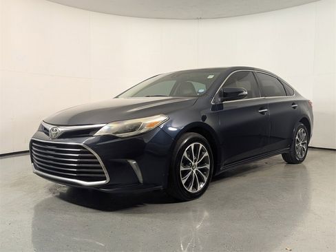 Used 2018 Toyota Avalon XLE Premium image 3