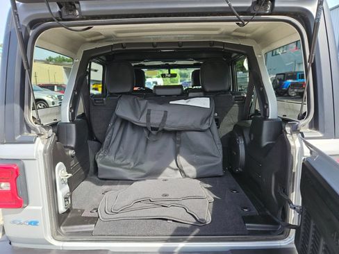 Used 2023 Jeep Wrangler Unlimited Sahara AWD/4WD image 31