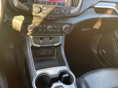 Used 2022 GMC Terrain Denali w/ Denali Premium Package AWD/4WD image 15