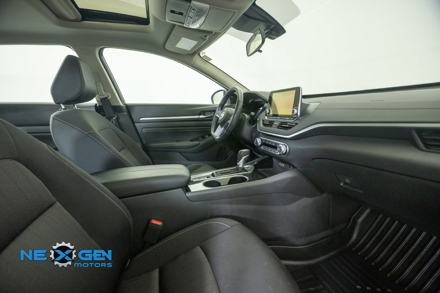 Used 2021 Nissan Altima 2.5 SV w/ SV Premium Package FWD image 7