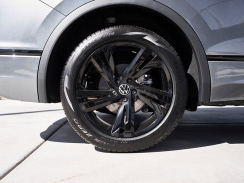 Used 2024 Volkswagen Tiguan SE R-Line image 9
