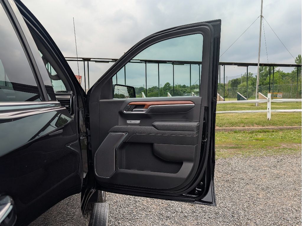 Used 2023 GMC Sierra 1500 Denali w/ Denali Reserve Package AWD/4WD image 14