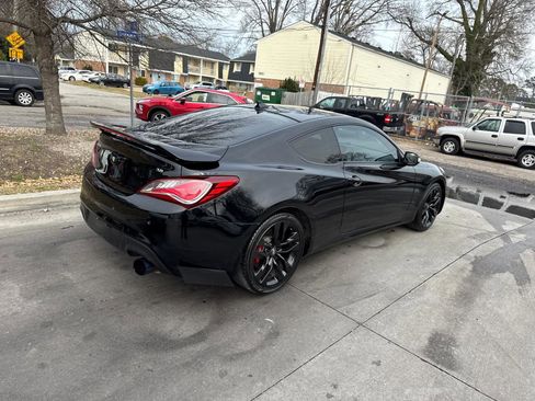 Used 2016 Hyundai Genesis Coupe 3.8 image 4