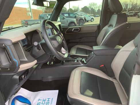 Used 2024 Ford Bronco Wildtrak image 23