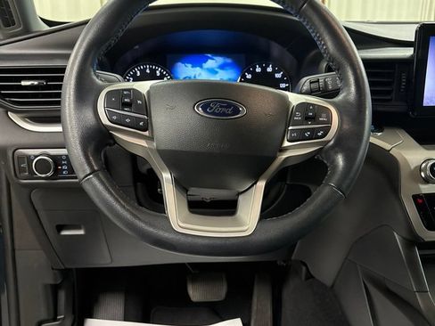 Used 2023 Ford Explorer XLT AWD/4WD image 13
