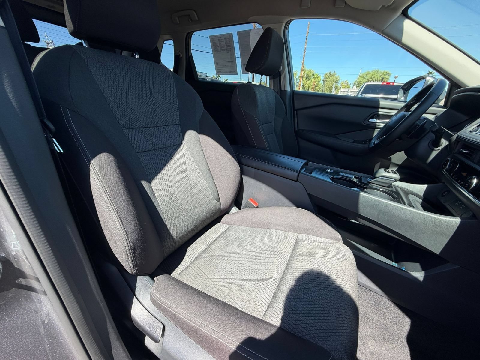 Used 2025 Nissan Rogue SV FWD image 36