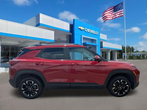 Used 2021 Chevrolet TrailBlazer LT AWD/4WD image 2