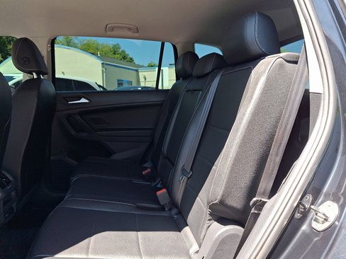 Used 2021 Volkswagen Tiguan SE FWD image 13