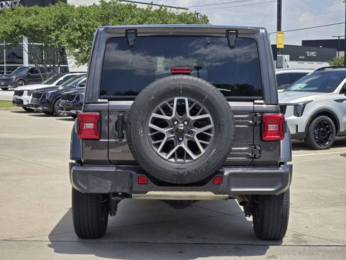 Used 2025 Jeep Wrangler Sahara AWD/4WD image 13