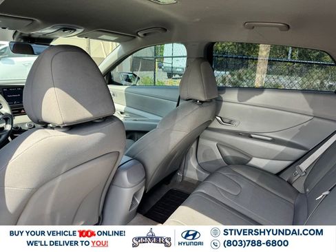 Used 2025 Hyundai Elantra SE FWD image 20