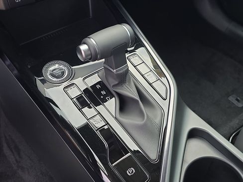 New 2026 Kia Niro EX FWD image 25