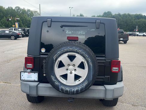 Used 2007 Jeep Wrangler Unlimited Sahara AWD/4WD image 4