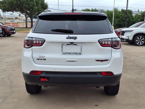 Used 2025 Jeep Compass Trailhawk AWD/4WD image 8