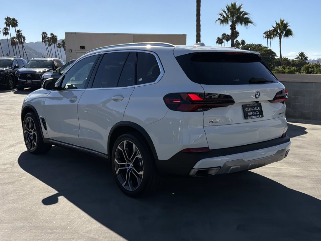 Used 2024 BMW X5 sDrive40i w/ Parking Assistance Package RWD image 4