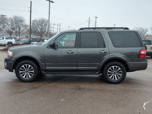 Used 2017 Ford Expedition XLT image 5