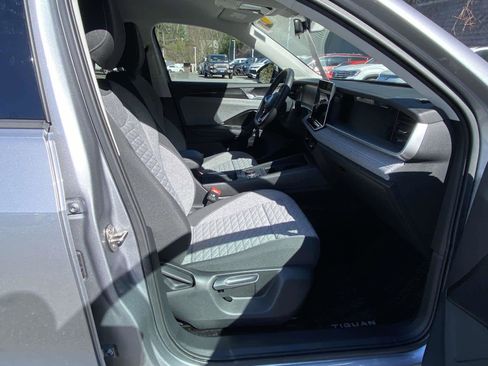 Used 2025 Volkswagen Tiguan S AWD/4WD image 32