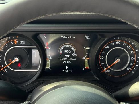 Used 2025 Jeep Gladiator Mojave w/ Safety Group AWD/4WD image 25