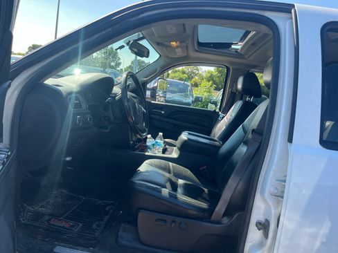 Used 2014 GMC Sierra 2500 Denali w/ Suspension Package, Off-Road AWD/4WD image 9