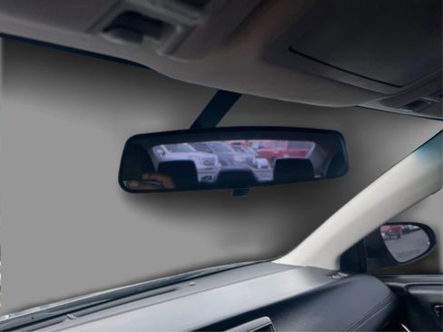 Used 2015 Toyota Avalon XLE FWD image 17