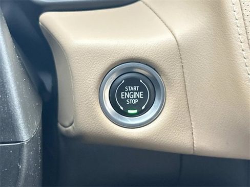 Used 2022 Chevrolet Suburban Premier image 35