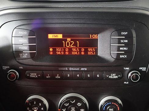 Used 2014 Kia Soul FWD image 34