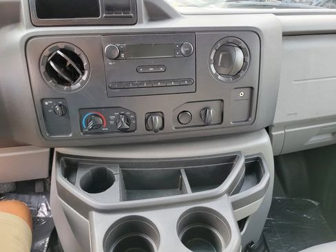 Used 2017 Ford E-450 and Econoline 450 Super Duty w/ Power Windows & Locks Group image 4