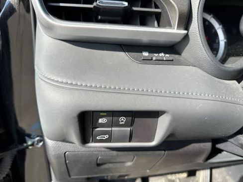 Used 2023 Toyota Highlander LE FWD image 13