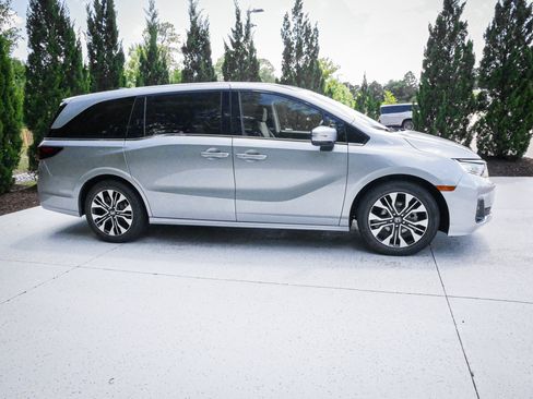Certified 2026 Honda Odyssey Elite image 11