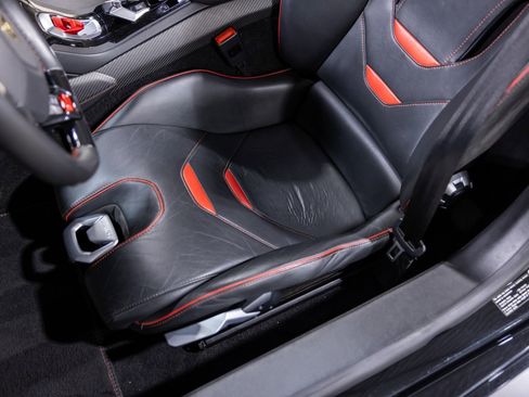 Used 2020 Lamborghini Huracan EVO image 36