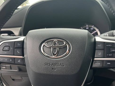 Used 2025 Toyota Highlander LE FWD image 25
