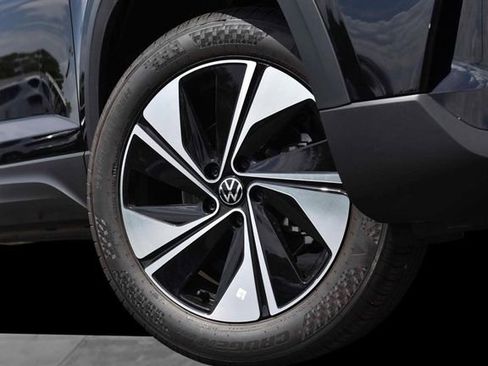 New 2026 Volkswagen Taos SE AWD/4WD image 3