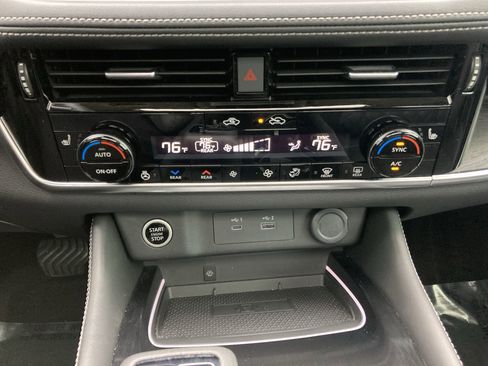 Used 2023 Nissan Rogue Platinum w/ Platinum Premium Package image 17