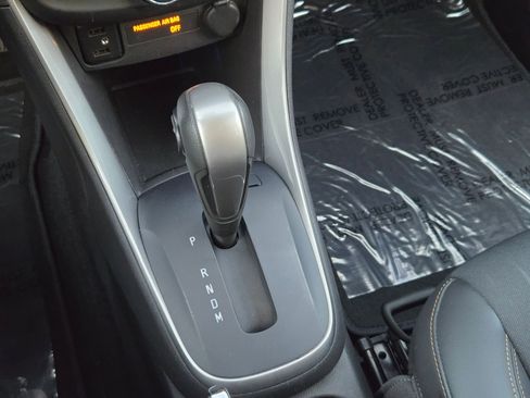 Certified 2022 Chevrolet Trax LT w/ LT Convenience Package image 21